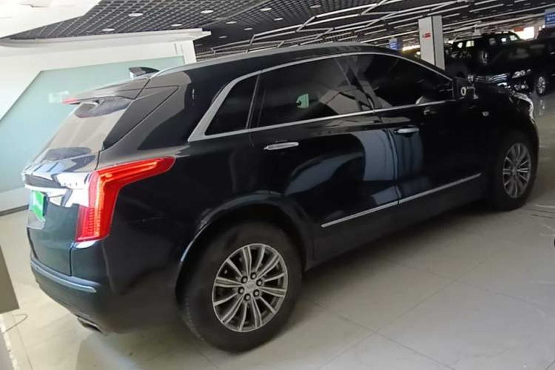Used Cadillac XT5 2018 25T Luxury Model Rear Right 45 Deg