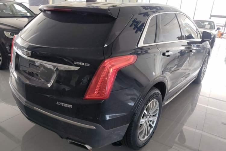 Used Cadillac XT5 2018 28T Four-Wheel Drive Luxury Model Rear Right 45 Deg