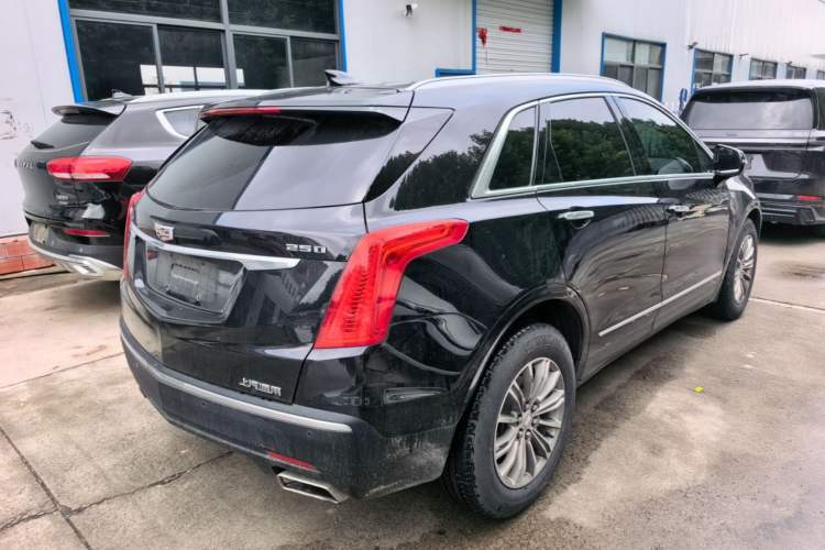 Used Cadillac XT5 2018 25T Luxury Model Rear Right 45 Deg