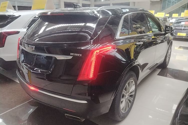 Used Cadillac XT5 2018 25T Luxury Model Rear Right 45 Deg