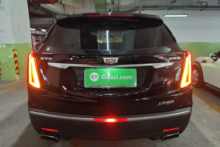 Used Cadillac XT5 2018 25T Luxury Model Rear
