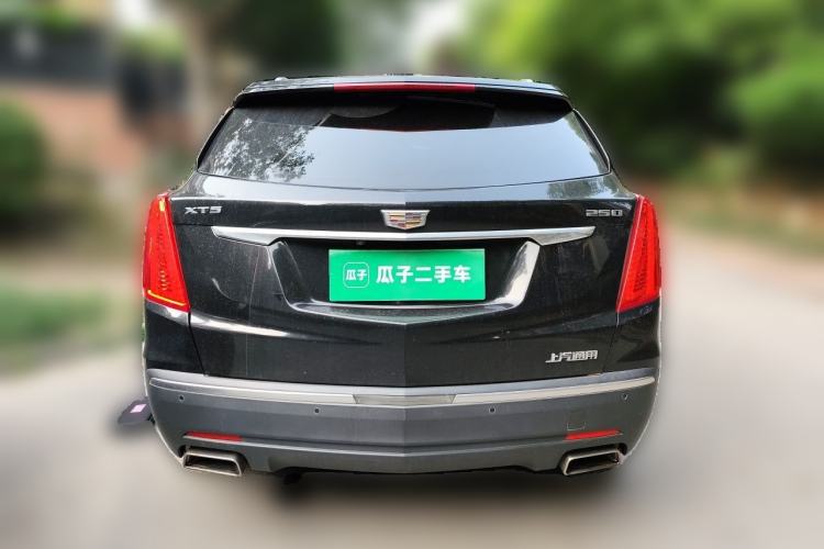 Used Cadillac XT5 2018 25T Luxury Model Rear