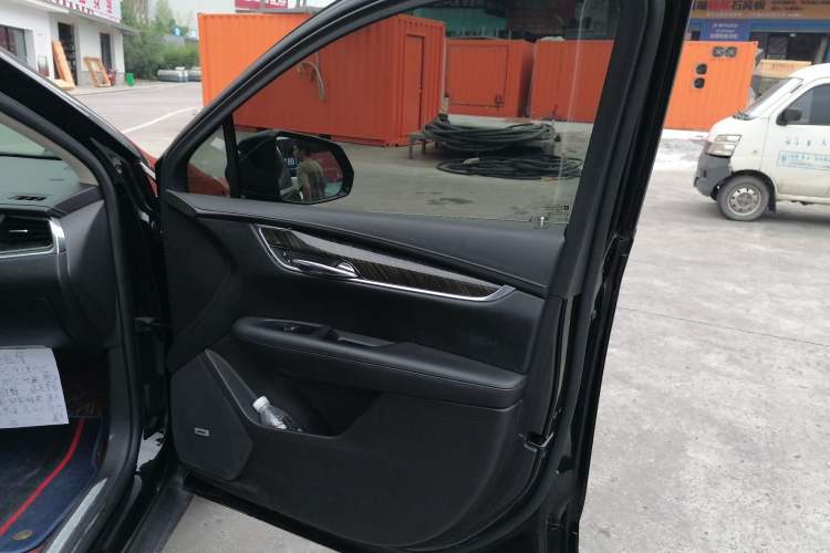 Used Cadillac XT5 2018 28T Four-Wheel Drive Luxury Model Right Front Door Interior