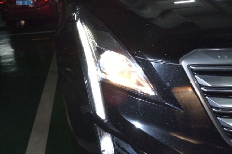Used Cadillac XT5 2018 25T Luxury Model Right Front Headlight