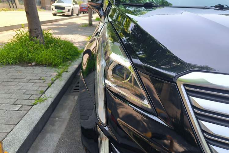 Used Cadillac XT5 2018 25T Luxury Model Right Front Headlight