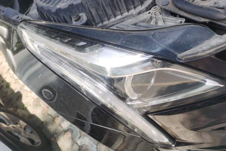 Used Cadillac XT5 2018 25T Luxury Model Right Front Headlight