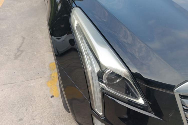 Used Cadillac XT5 2018 25T Luxury Model Right Front Headlight