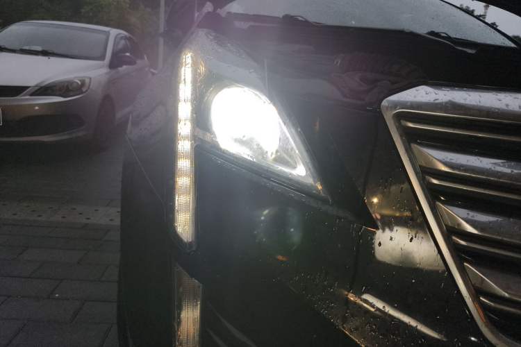 Used Cadillac XT5 2018 25T Luxury Model Right Front Headlight