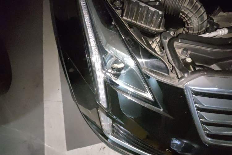 Used Cadillac XT5 2018 25T Luxury Model Right Front Headlight