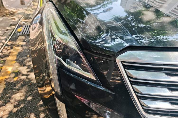 Used Cadillac XT5 2018 28T Four-Wheel Drive Luxury Model Right Front Headlight