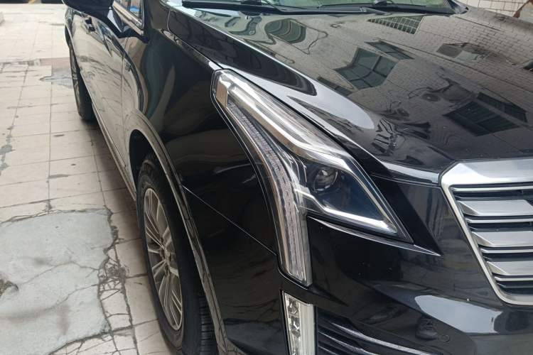 Used Cadillac XT5 2018 28T Four-Wheel Drive Luxury Model Right Front Headlight