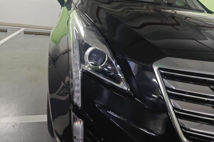 Used Cadillac XT5 2018 25T Luxury Model Right Front Headlight