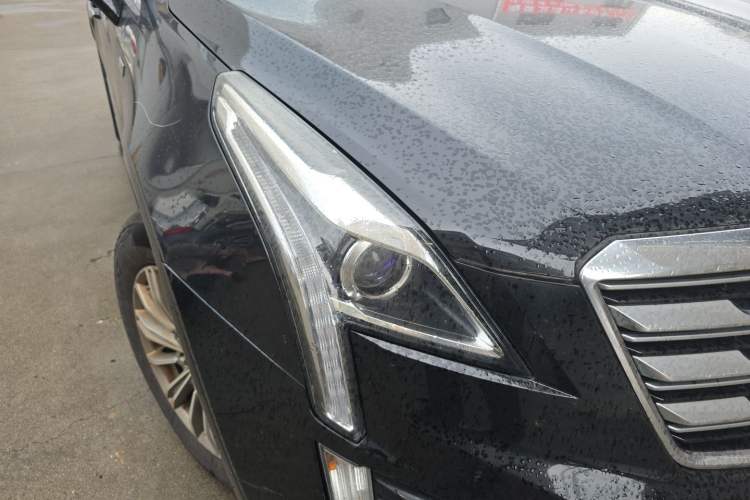 Used Cadillac XT5 2018 25T Luxury Model Right Front Headlight