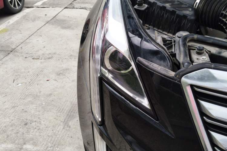 Used Cadillac XT5 2018 25T Luxury Model Right Front Headlight