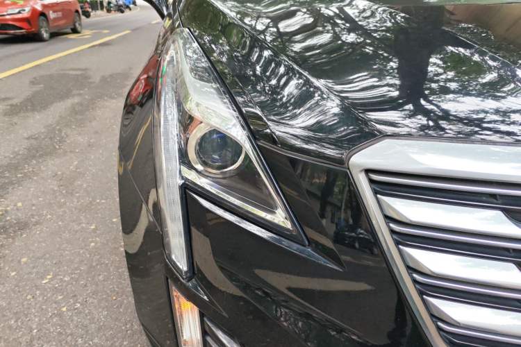 Used Cadillac XT5 2018 25T Luxury Model Right Front Headlight