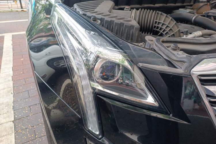 Used Cadillac XT5 2018 25T Luxury Model Right Front Headlight