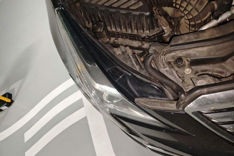 Used Cadillac XT5 2018 25T Luxury Model Right Front Headlight