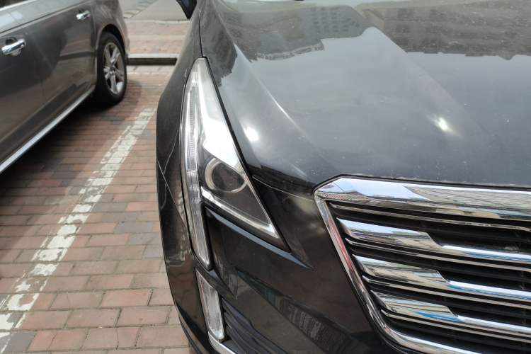 Used Cadillac XT5 2018 25T Luxury Model Right Front Headlight