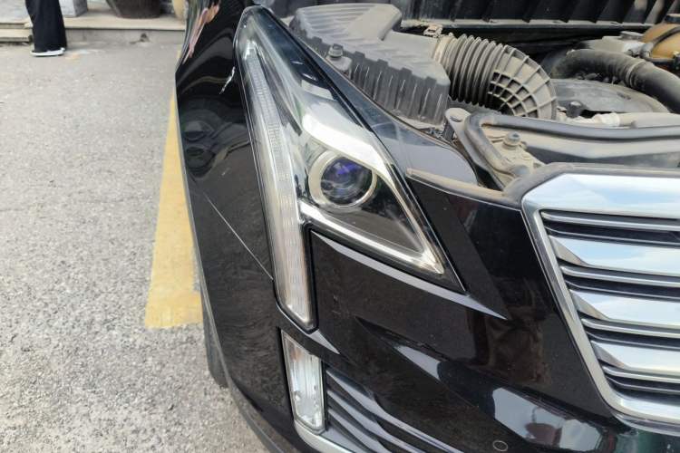 Used Cadillac XT5 2018 25T Luxury Model Right Front Headlight