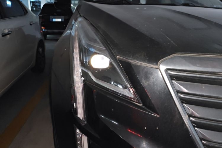 Used Cadillac XT5 2018 25T Luxury Model Right Front Headlight