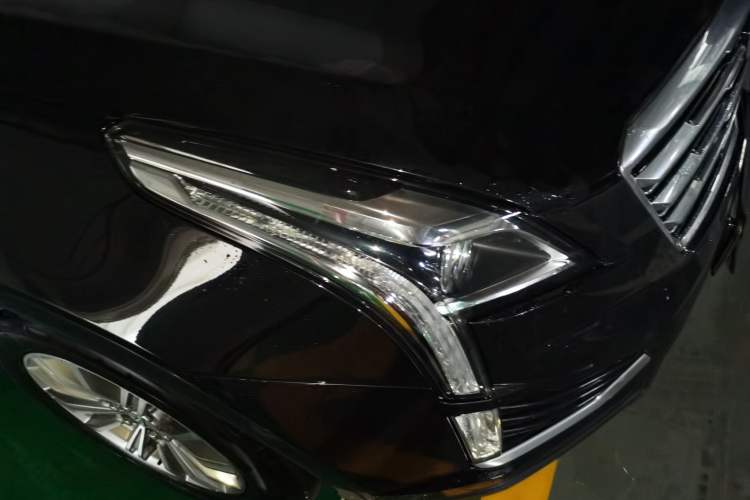 Used Cadillac XT5 2018 25T Luxury Model Right Front Headlight