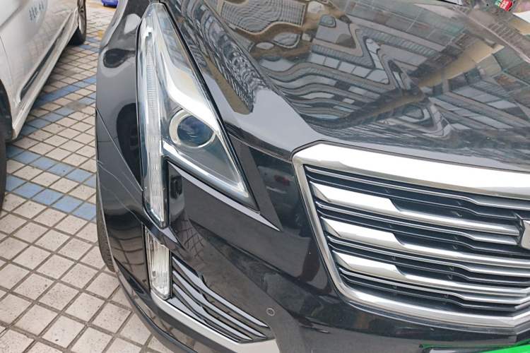 Used Cadillac XT5 2018 25T Luxury Model Right Front Headlight