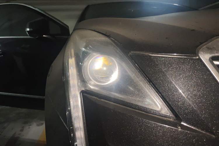 Used Cadillac XT5 2018 25T Luxury Model Right Front Headlight