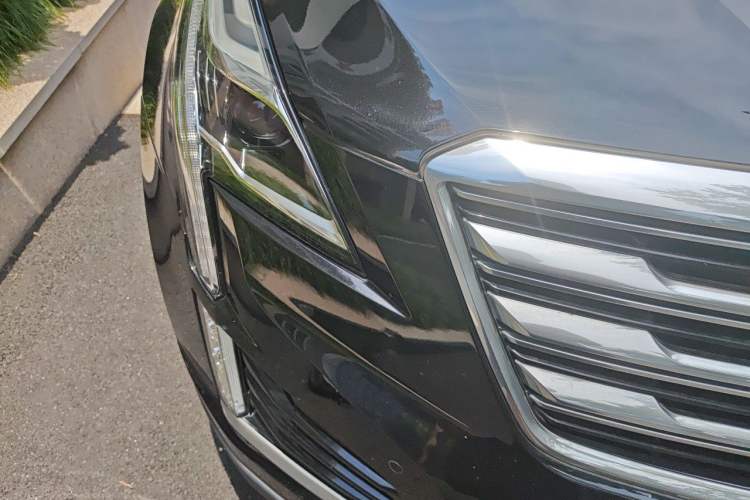 Used Cadillac XT5 2018 28T Four-Wheel Drive Luxury Model Right Front Headlight