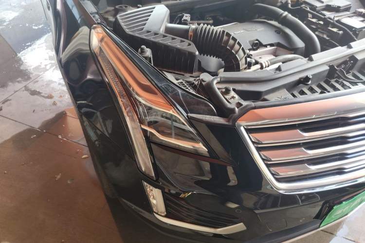Used Cadillac XT5 2018 28T Four-Wheel Drive Luxury Model Right Front Headlight