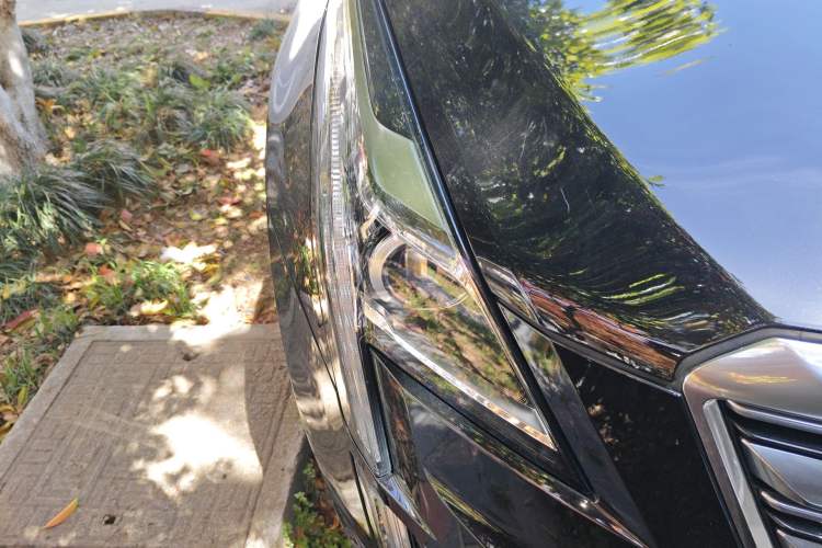 Used Cadillac XT5 2018 25T Luxury Model Right Front Headlight