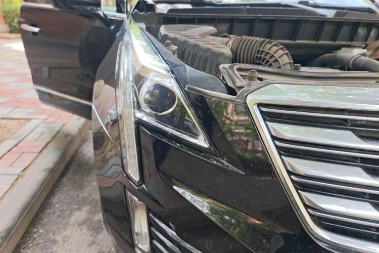 Used Cadillac XT5 2018 25T Luxury Model Right Front Headlight
