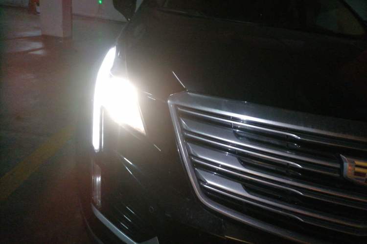 Used Cadillac XT5 2018 25T Luxury Model Right Front Headlight