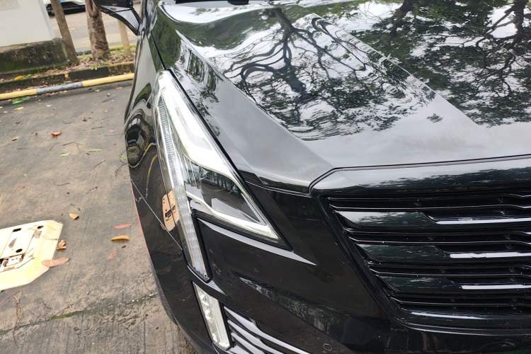 Used Cadillac XT5 2018 28T Four-Wheel Drive Luxury Model Right Front Headlight