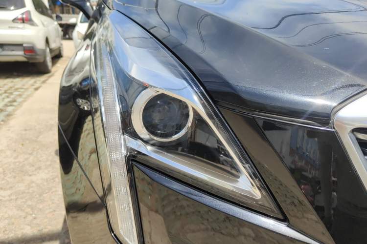 Used Cadillac XT5 2018 25T Luxury Model Right Front Headlight
