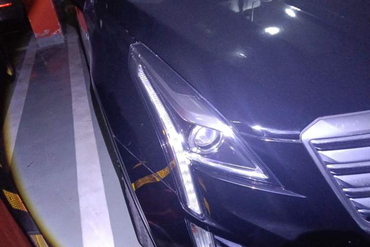 Used Cadillac XT5 2018 25T Luxury Model Right Front Headlight
