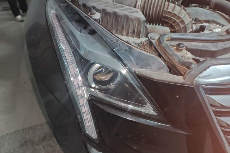 Used Cadillac XT5 2018 25T Luxury Model Right Front Headlight