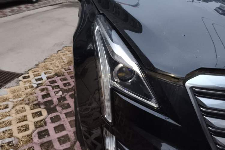 Used Cadillac XT5 2018 25T Luxury Model Right Front Headlight