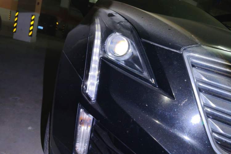 Used Cadillac XT5 2018 25T Luxury Model Right Front Headlight