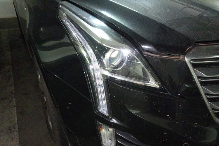 Used Cadillac XT5 2018 25T Luxury Model Right Front Headlight