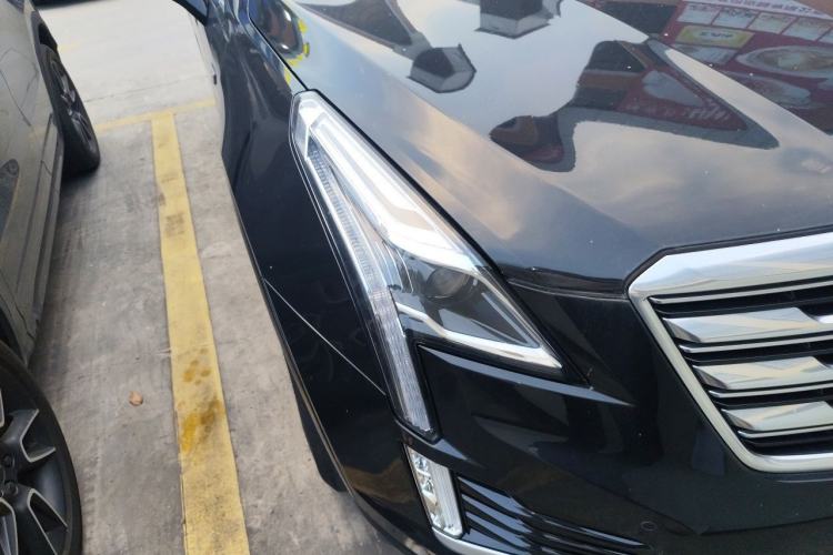 Used Cadillac XT5 2018 28T Four-Wheel Drive Luxury Model Right Front Headlight