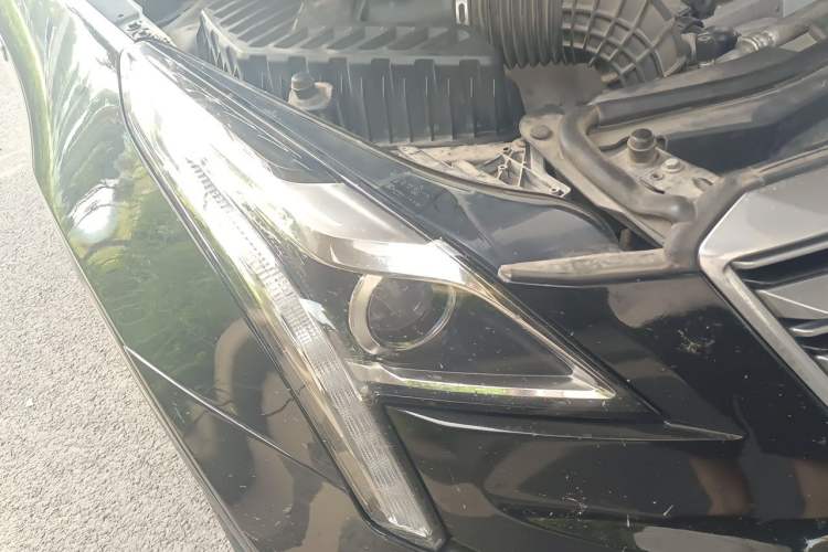 Used Cadillac XT5 2018 25T Luxury Model Right Front Headlight