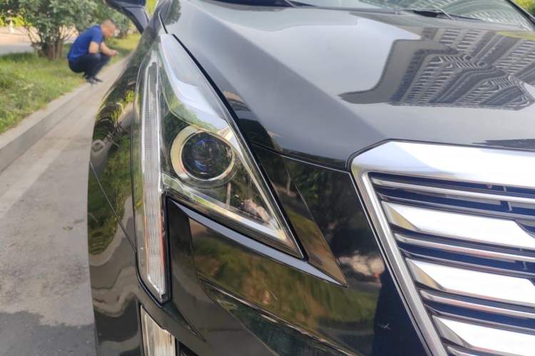 Used Cadillac XT5 2018 25T Luxury Model Right Front Headlight
