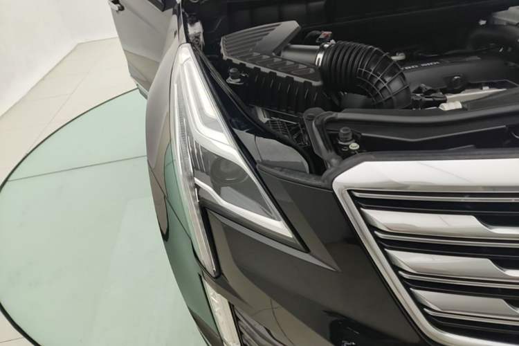 Used Cadillac XT5 2018 28T Four-Wheel Drive Luxury Model Right Front Headlight