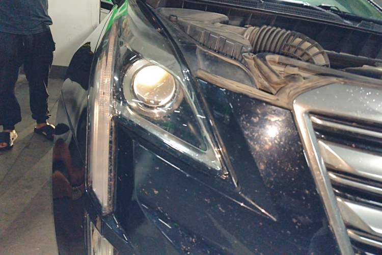 Used Cadillac XT5 2018 25T Luxury Model Right Front Headlight