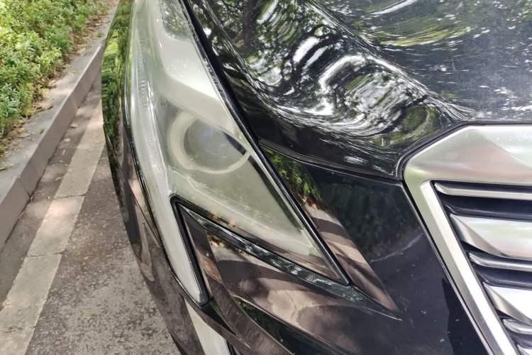 Used Cadillac XT5 2018 28T Four-Wheel Drive Luxury Model Right Front Headlight