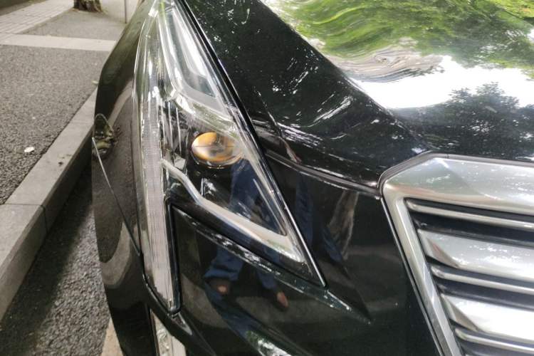 Used Cadillac XT5 2018 28T Four-Wheel Drive Luxury Model Right Front Headlight