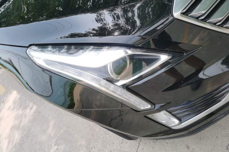Used Cadillac XT5 2018 25T Luxury Model Right Front Headlight