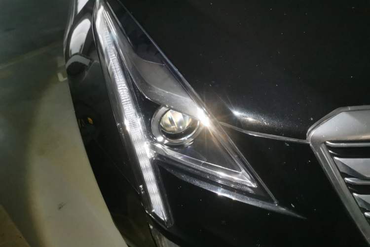 Used Cadillac XT5 2018 25T Luxury Model Right Front Headlight