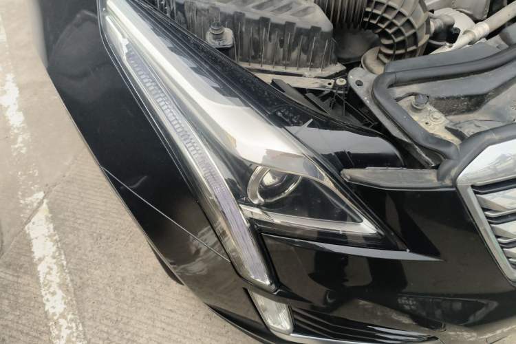 Used Cadillac XT5 2018 25T Luxury Model Right Front Headlight