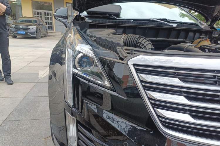 Used Cadillac XT5 2018 25T Luxury Model Right Front Headlight